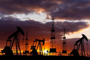 petroleo-acima-100-dolares-impacto-economia